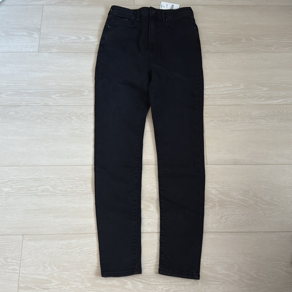 3/$10 Forever 21 Black Skinny Jeans with Sleek Design